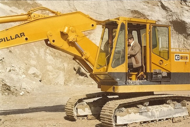 Simon Gfrerer sen. mit einem CAT 250 Bagger