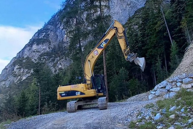 Abgrabungen von Material für den Forstwegebau