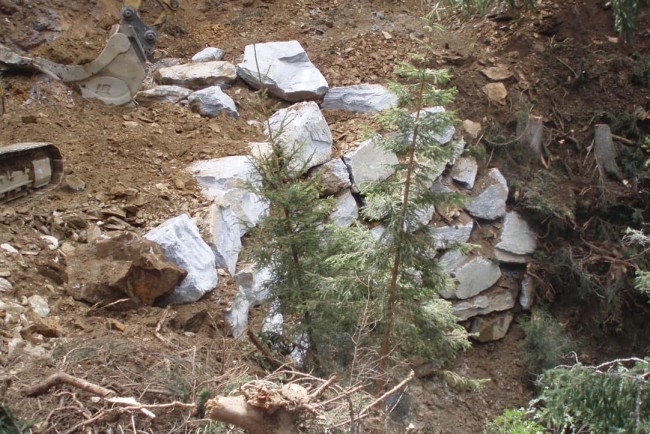 Hangabsicherung mittels Steinschlichtung auf der Riegelalm