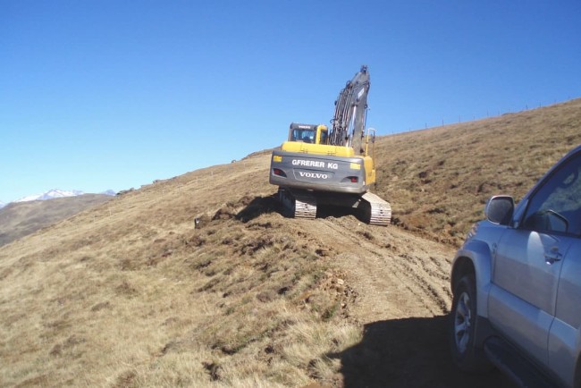 Errichtung Forstweg über eine Almwiese in Obermillstatt
